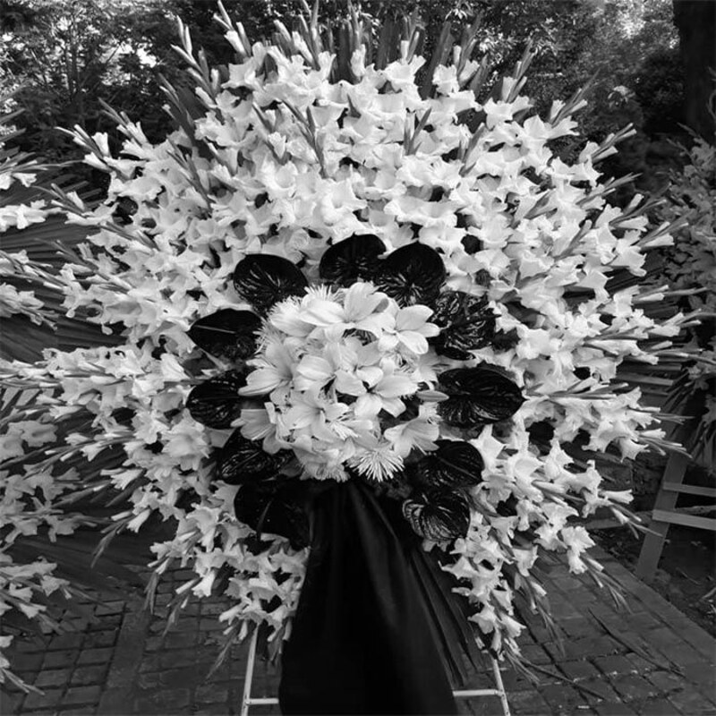 Траурни венци и икебани